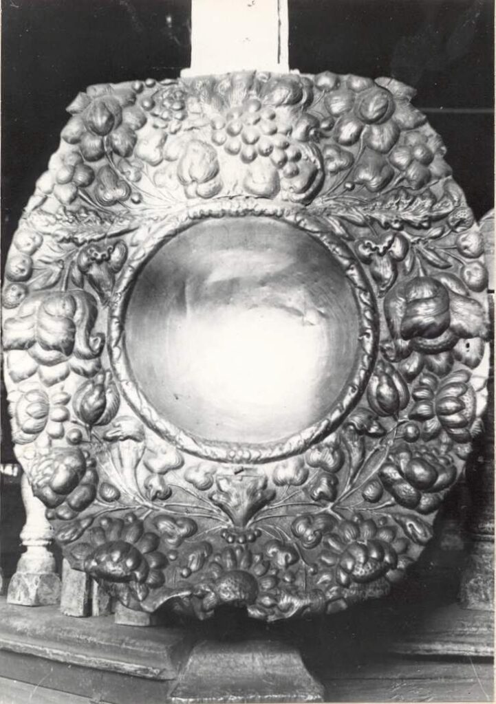 Reflector at the bimah
