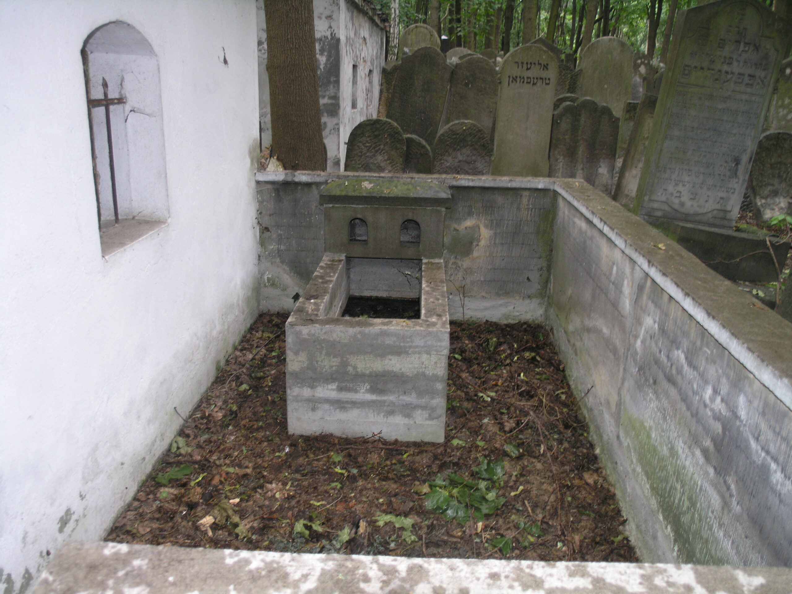 Rabbi Yosef Zvi Halevi Rozani's grave in Grochow