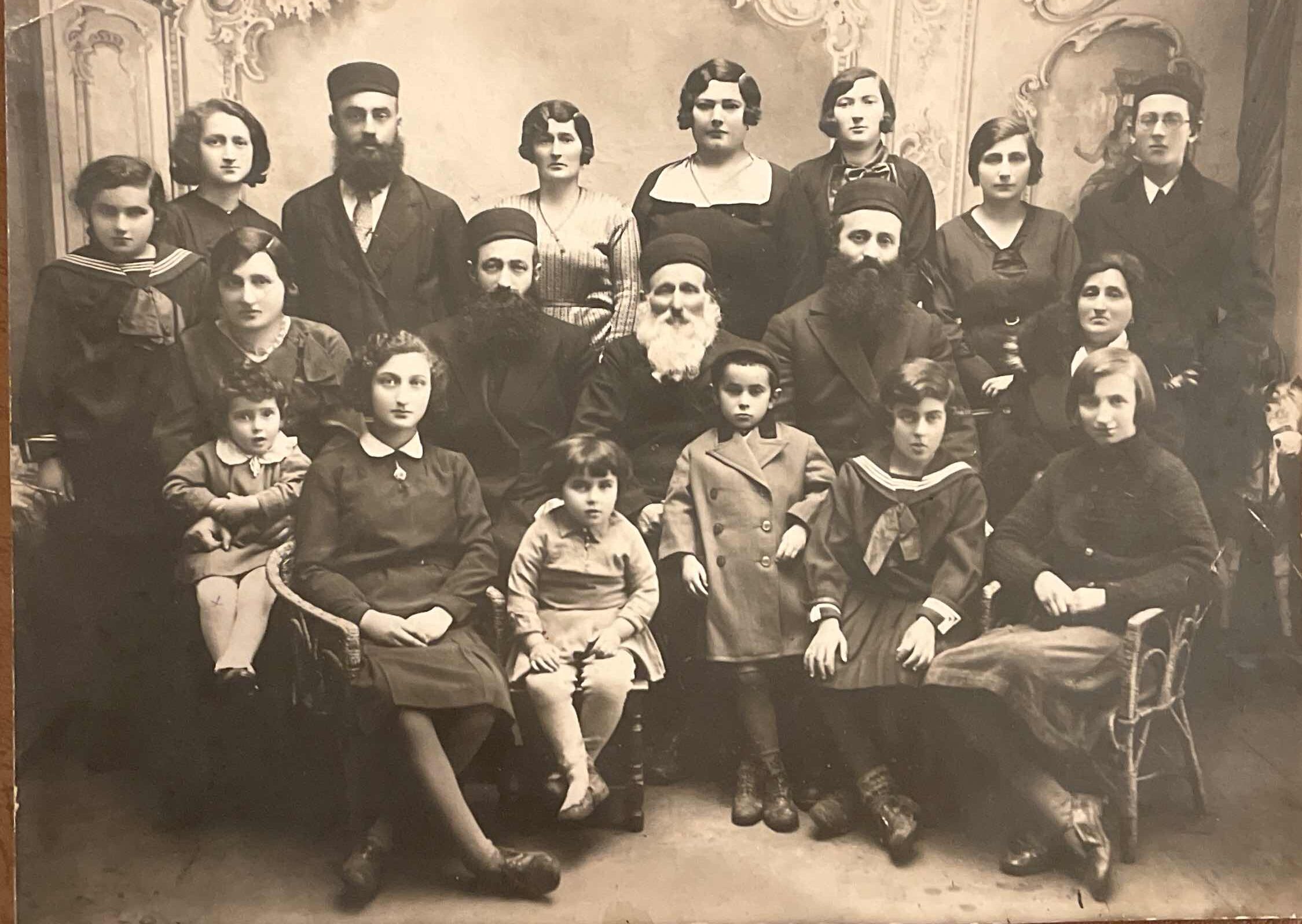 Pre-war picture of Szpiegel family